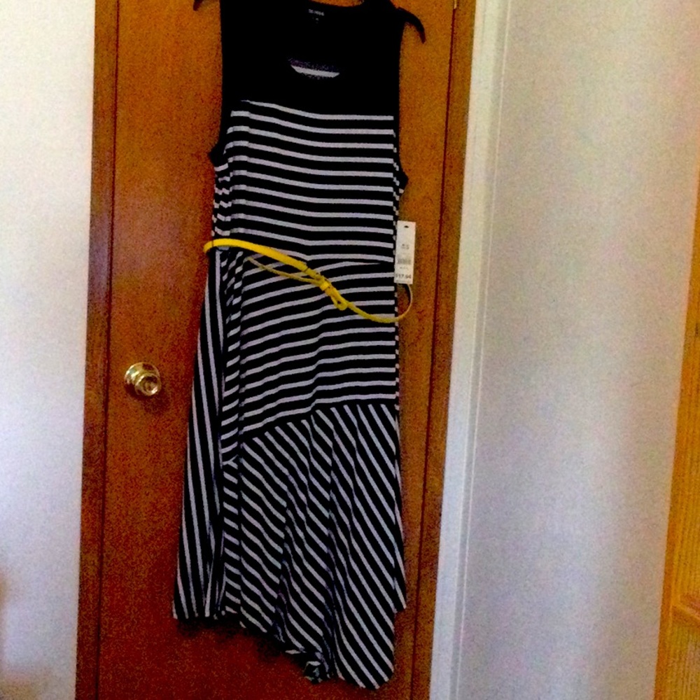 Black/White Sleeveless Dress with yellow belt Size 16/18 New with tags